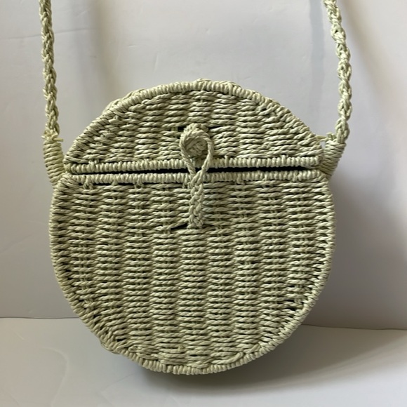 3 AM FOREVER women’s round green crossbody, fabric interior - Picture 16 of 17